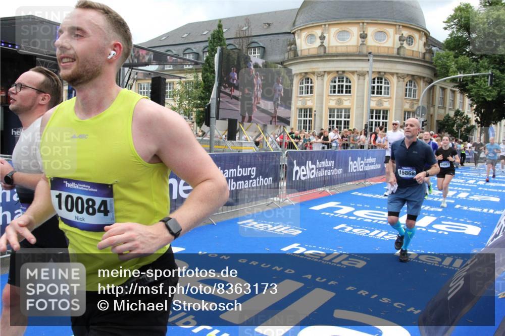 29.06.2025 - hella hamburg halbmarathon Michael Strokosch http://msf.ph/oto/8363173 29.06.2025 10:56:03 Ziel 1180, 3042, 3058, 7147, 8968, 9246, 10084, 14867, 15184, 15868, 15884, 16176, 18212 meine-sportfotos.de