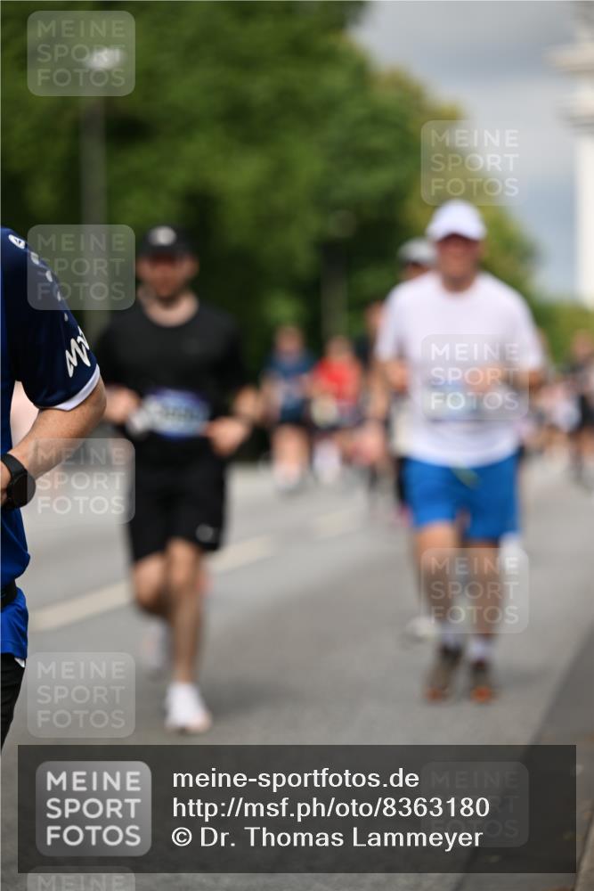 29.06.2025 - hella hamburg halbmarathon Dr. Thomas Lammeyer http://msf.ph/oto/8363180 29.06.2025 10:19:11 Kennedybrücke 1296, 1379, 1524, 1575, 1745, 1890, 2110, 2281, 3507, 3509, 3513, 3650, 4492, 4494, 4495, 4641, 5069, 5271, 5608, 5739, 5800, 5981, 5986, 6248, 6287, 6317, 6710, 7439, 7452, 7809, 7810, 8237, 8239, 8256, 8609, 9113, 9423, 9911, 9975, 9997, 10589, 10717, 10775, 10858, 11271 meine-sportfotos.de
