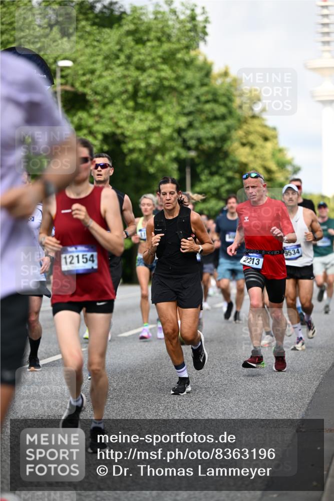 29.06.2025 - hella hamburg halbmarathon Dr. Thomas Lammeyer http://msf.ph/oto/8363196 29.06.2025 09:56:50 Kennedybrücke 1012, 1163, 1176, 1391, 1558, 1735, 1759, 2048, 2189, 2213, 2234, 2365, 2402, 2590, 2623, 2788, 2970, 3021, 3146, 3304, 3907, 3917, 3928, 4091, 4277, 4553, 4933, 4981, 4997, 5022, 5623, 5624, 5682, 5692, 6081, 6152, 6712, 6716, 7005, 7093, 7147, 7204, 7322, 7450, 7599, 7765, 8063, 8145, 8664, 8694, 8704, 8722, 8819, 9213, 9232, 9374, 9534, 9538, 9540, 9544, 9585, 9794, 10208, 10246, 10313, 10750, 10969, 11094, 11153, 11291 meine-sportfotos.de