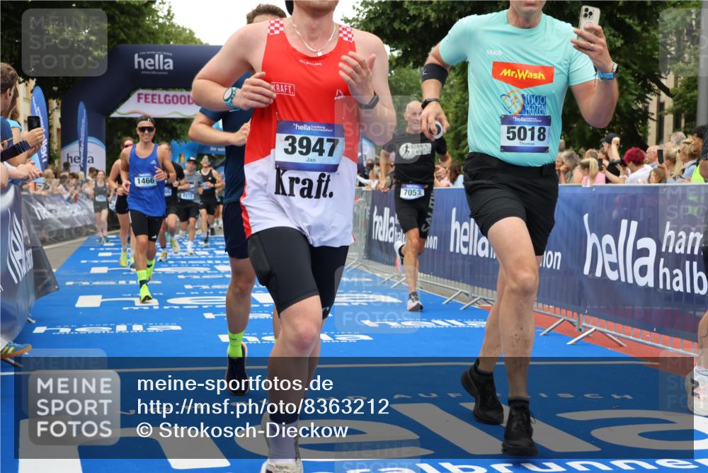 29.06.2025 - hella hamburg halbmarathon Strokosch-Dieckow http://msf.ph/oto/8363212 29.06.2025 10:50:51 Ziel 1466, 2207, 3654, 3947, 4839, 5018, 5115, 7052, 7369, 8205, 8572, 8657, 10215, 10750, 11551, 12778, 13687, 15362, 15395, 15426, 15643, 15720, 16285, 17129, 17908, 18182, 18370 meine-sportfotos.de