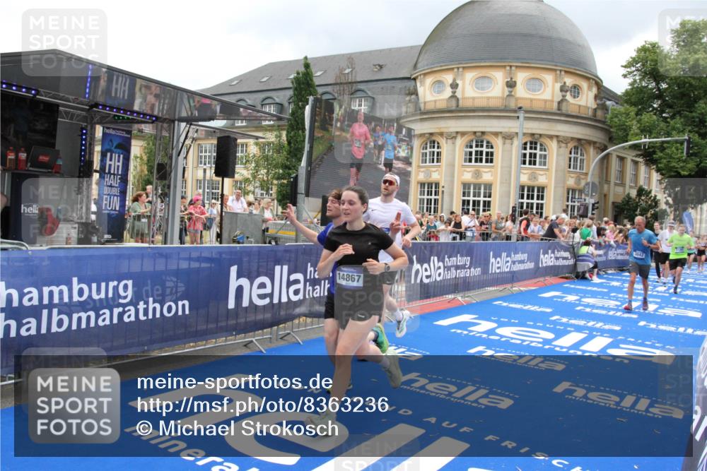 29.06.2025 - hella hamburg halbmarathon Michael Strokosch http://msf.ph/oto/8363236 29.06.2025 10:56:05 Ziel 1180, 3042, 3058, 7594, 14867, 15184, 15868, 16176, 17640, 18212 meine-sportfotos.de