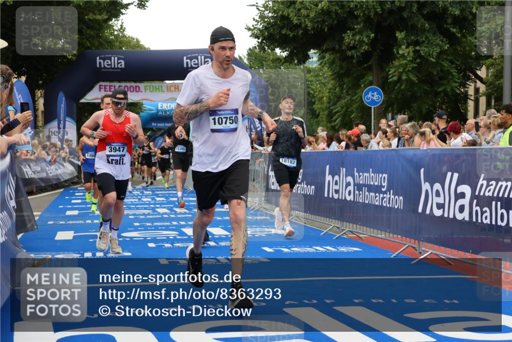 29.06.2025 - hella hamburg halbmarathon Strokosch-Dieckow http://msf.ph/oto/8363293 29.06.2025 10:50:49 Ziel 1466, 2234, 2788, 3654, 3947, 4839, 5018, 5115, 7052, 7369, 8205, 8572, 8657, 10750, 11551, 13687, 15362, 15395, 15426, 15643, 15720, 17129, 17908, 18182, 18229, 18370 meine-sportfotos.de