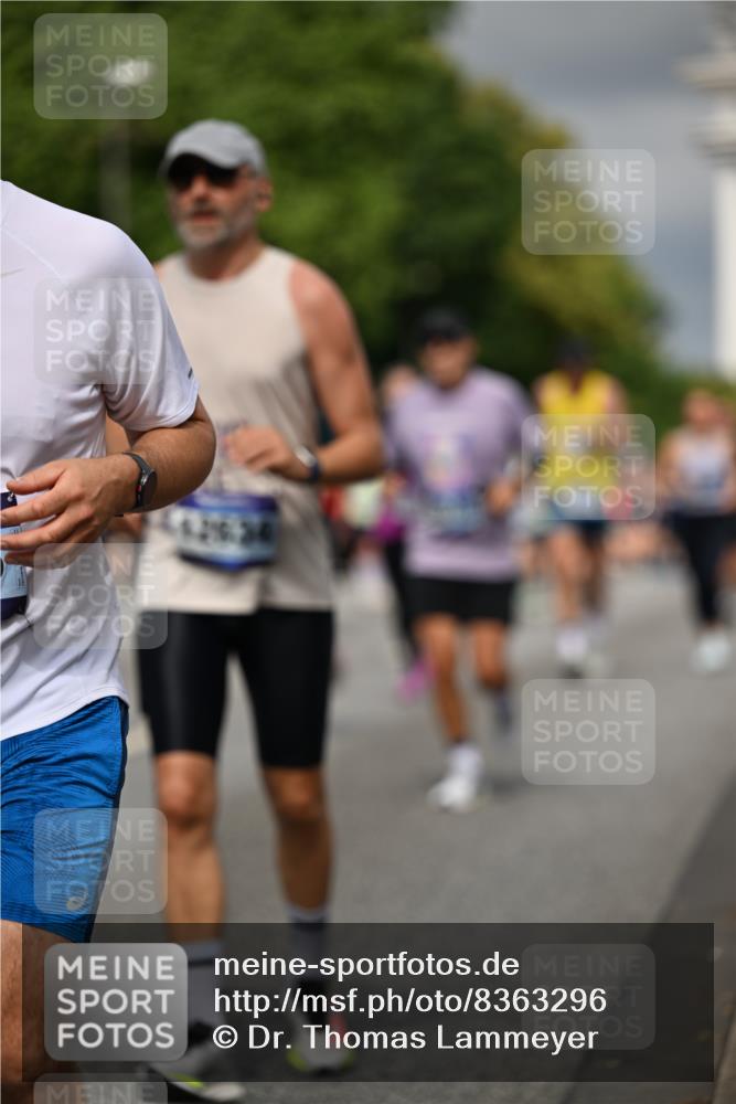 29.06.2025 - hella hamburg halbmarathon Dr. Thomas Lammeyer http://msf.ph/oto/8363296 29.06.2025 10:19:13 Kennedybrücke 1296, 1379, 1524, 1575, 1745, 1890, 2110, 2281, 3507, 3509, 3513, 3650, 4492, 4494, 4495, 5069, 5271, 5608, 5739, 5800, 5981, 5986, 6248, 6287, 6317, 6710, 7439, 7452, 7809, 7810, 8237, 8239, 8256, 8609, 9113, 9423, 9657, 9911, 9975, 9997, 10775, 10858, 11271 meine-sportfotos.de