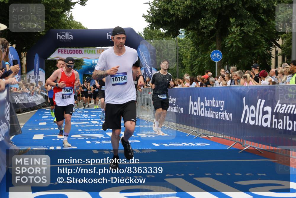 29.06.2025 - hella hamburg halbmarathon Strokosch-Dieckow http://msf.ph/oto/8363339 29.06.2025 10:50:49 Ziel 1466, 2234, 2788, 3654, 3947, 4839, 5018, 5115, 7052, 7369, 8205, 8572, 8657, 10750, 11551, 13687, 15362, 15395, 15426, 15643, 15720, 17129, 17908, 18182, 18229, 18370 meine-sportfotos.de