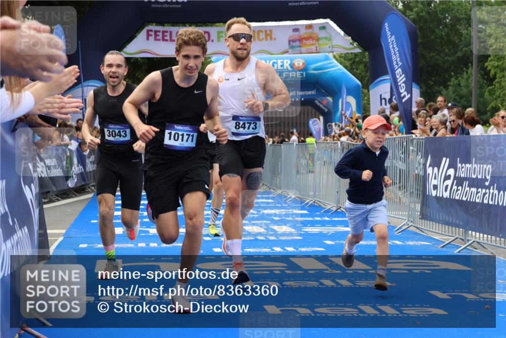 29.06.2025 - hella hamburg halbmarathon Strokosch-Dieckow http://msf.ph/oto/8363360 29.06.2025 10:29:08 Ziel 3043, 8473, 10171, 10351, 16157, 18874, 19194 meine-sportfotos.de