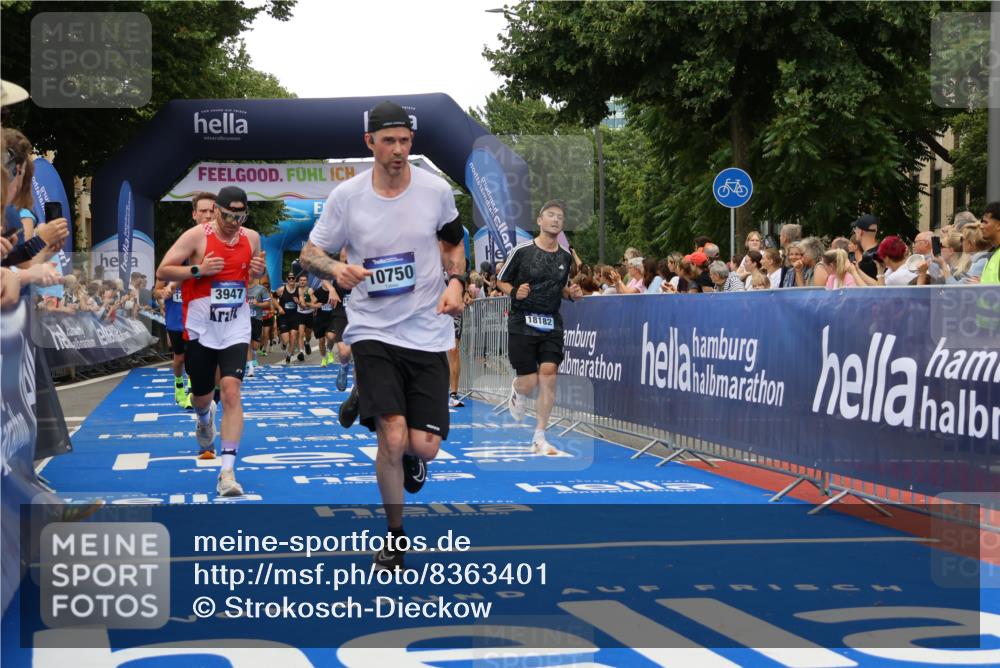 29.06.2025 - hella hamburg halbmarathon Strokosch-Dieckow http://msf.ph/oto/8363401 29.06.2025 10:50:49 Ziel 1466, 2234, 2788, 3654, 3947, 4839, 5018, 5115, 7052, 7369, 8205, 8572, 8657, 10750, 11551, 13687, 15362, 15395, 15426, 15643, 15720, 17129, 17908, 18182, 18229, 18370 meine-sportfotos.de