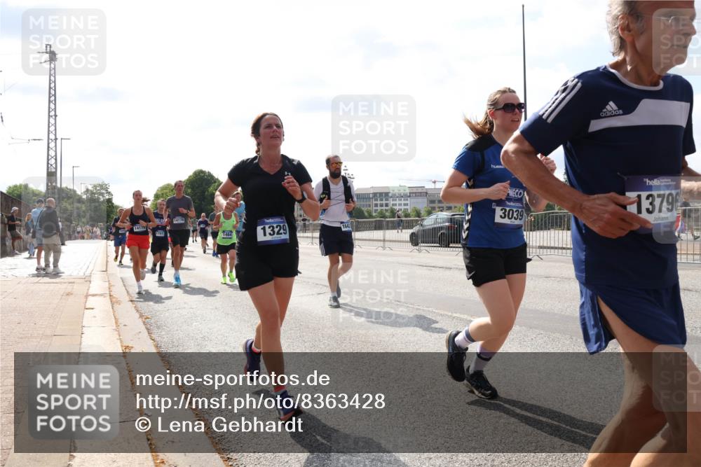 29.06.2025 - hella hamburg halbmarathon Lena Gebhardt http://msf.ph/oto/8363428 29.06.2025 10:01:46 Lombardsbrücke 14176, 14175, 1701, 1464, 1329, 1642, 3039, 1379, 1184, 1329, 1364, 1464, 1653, 1722, 1724, 1729, 1881, 1940, 2091, 2167, 2591, 2806, 2957, 3039, 3199, 3425, 3663, 4286, 4319, 4322, 4328, 4370, 4649, 4663, 5547, 5570, 5602, 5603, 5675, 5742, 6087, 6281, 0000, 6302, 6327, 6438, 6591, 6595, 6921, 6924, 7189, 7287, 8030, 8191, 8392, 8578, 8691, 8822, 8926, 9230, 9741, 10177, 10281, 10301, 10576, 10882, 10915, 11043, 11465, 14471, 14660, 14677, 16420 meine-sportfotos.de