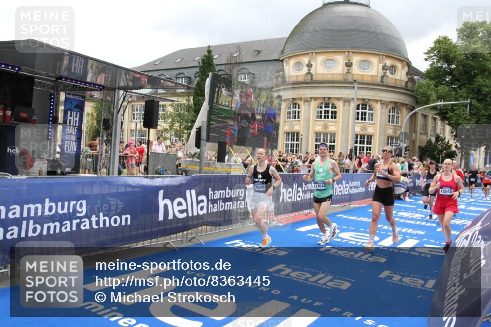 29.06.2025 - hella hamburg halbmarathon Michael Strokosch http://msf.ph/oto/8363445 29.06.2025 10:56:11 Ziel 1180, 3058, 4594, 4813, 5492, 5570, 7594, 8330, 8639, 9907, 12545, 14363, 17640, 17642, 18212 meine-sportfotos.de