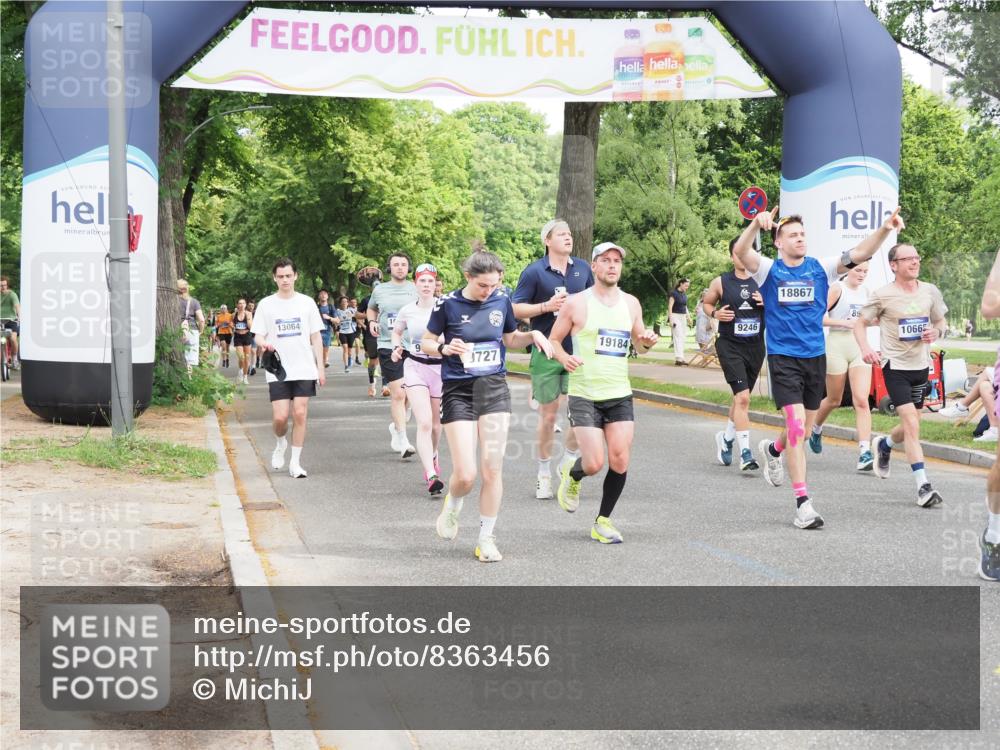 29.06.2025 - hella hamburg halbmarathon MichiJ http://msf.ph/oto/8363456 29.06.2025 10:43:29 Zwischen KM18-KM19 1972, 2083, 2741, 2982, 2996, 4152, 4594, 4813, 7037, 7547, 8968, 9246, 9727, 9903, 10093, 10133, 10408, 10665, 13064, 13474, 16121, 16434, 17758, 17828, 18117, 18125, 18208, 18867, 18899, 19184 meine-sportfotos.de
