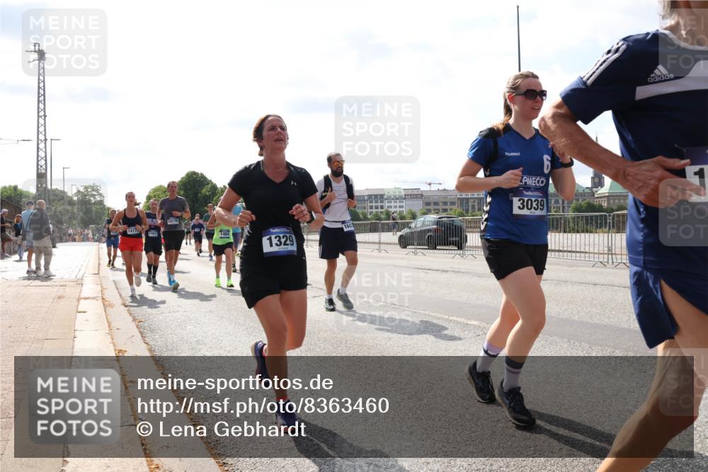 29.06.2025 - hella hamburg halbmarathon Lena Gebhardt http://msf.ph/oto/8363460 29.06.2025 10:01:46 Lombardsbrücke 1417, 14176, 17017, 1464, 1329, 1642, 3039, 6, 1184, 1329, 1364, 1464, 1653, 1722, 1724, 1729, 1881, 1940, 2091, 2167, 2591, 2806, 2957, 3039, 3199, 3425, 3663, 4286, 4319, 4322, 4328, 4370, 4649, 4663, 5547, 5570, 5602, 5603, 5675, 5742, 6087, 6281, 0000, 6302, 6327, 6438, 6591, 6595, 6921, 6924, 7189, 7287, 8030, 8191, 8392, 8578, 8691, 8822, 8926, 9230, 9741, 10177, 10281, 10301, 10576, 10882, 10915, 11043, 11465, 14471, 14660, 14677, 16420 meine-sportfotos.de