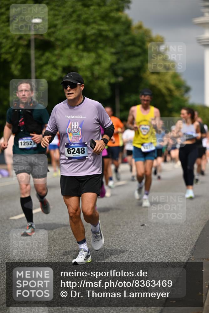 29.06.2025 - hella hamburg halbmarathon Dr. Thomas Lammeyer http://msf.ph/oto/8363469 29.06.2025 10:19:15 Kennedybrücke 1296, 1379, 1524, 1575, 1890, 2110, 3513, 3650, 4492, 4494, 4495, 5069, 5271, 5608, 5739, 5981, 5986, 6248, 6287, 6317, 6710, 7439, 7452, 7809, 7810, 8237, 8256, 8609, 9113, 9423, 9657, 9911, 9975, 9997, 10775, 10858 meine-sportfotos.de