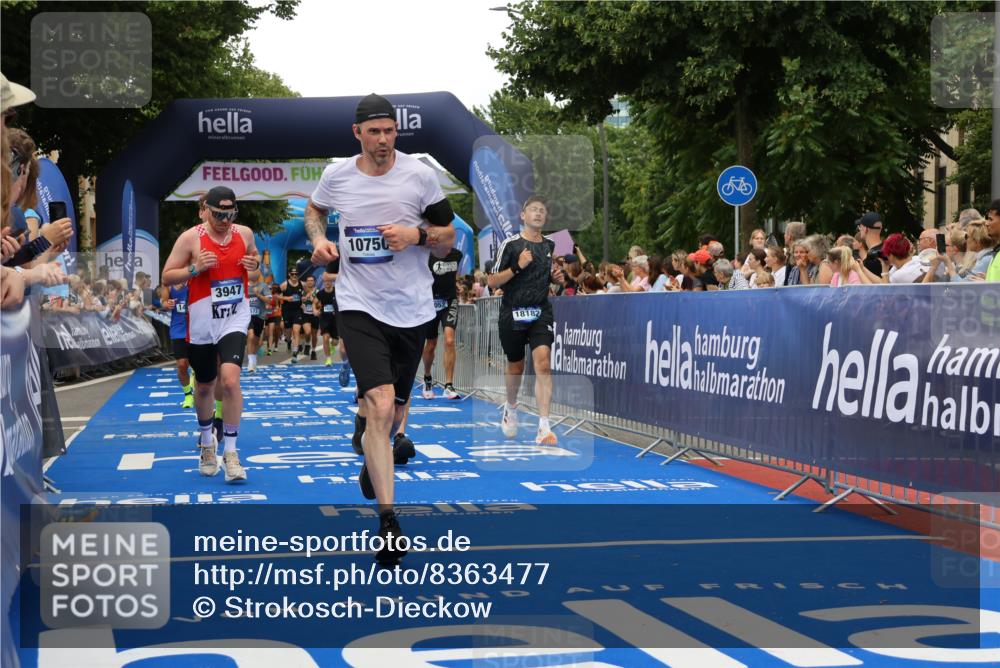 29.06.2025 - hella hamburg halbmarathon Strokosch-Dieckow http://msf.ph/oto/8363477 29.06.2025 10:50:49 Ziel 1466, 2234, 2788, 3654, 3947, 4839, 5018, 5115, 7052, 7369, 8205, 8572, 8657, 10750, 11551, 13687, 15362, 15395, 15426, 15643, 15720, 17129, 17908, 18182, 18229, 18370 meine-sportfotos.de