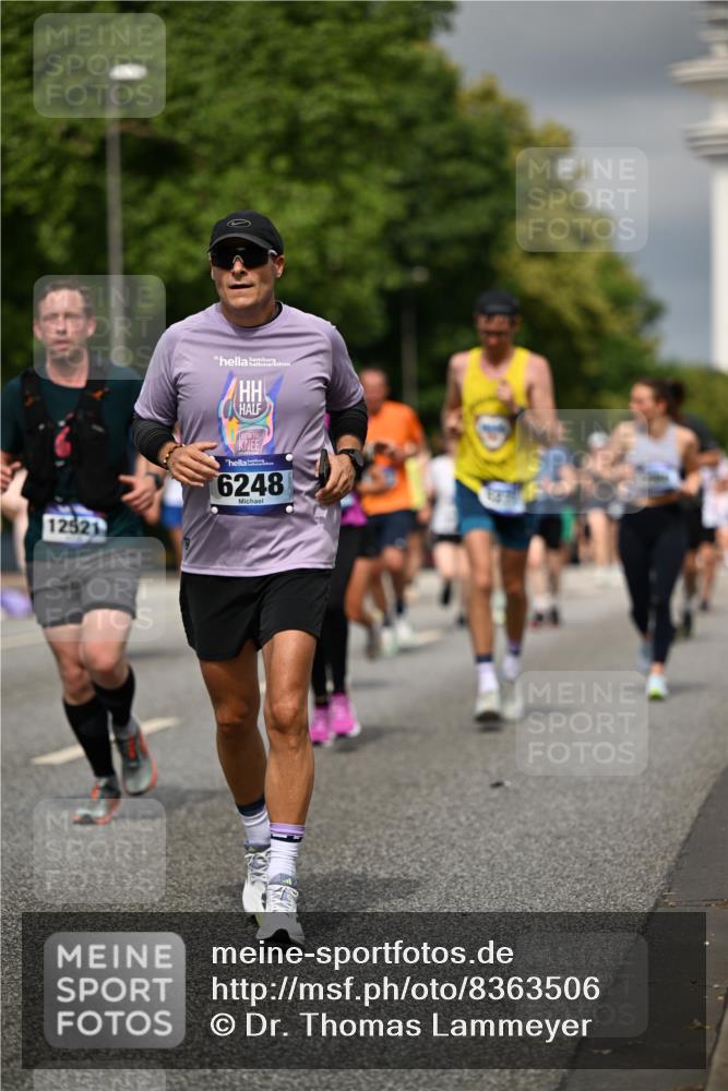 29.06.2025 - hella hamburg halbmarathon Dr. Thomas Lammeyer http://msf.ph/oto/8363506 29.06.2025 10:19:15 Kennedybrücke 1296, 1379, 1524, 1575, 1890, 2110, 3513, 3650, 4492, 4494, 4495, 5069, 5271, 5608, 5739, 5981, 5986, 6248, 6287, 6317, 6710, 7439, 7452, 7809, 7810, 8237, 8256, 8609, 9113, 9423, 9657, 9911, 9975, 9997, 10775, 10858 meine-sportfotos.de
