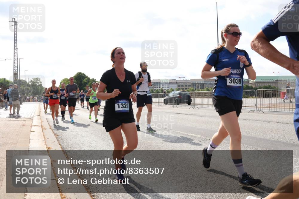 29.06.2025 - hella hamburg halbmarathon Lena Gebhardt http://msf.ph/oto/8363507 29.06.2025 10:01:46 Lombardsbrücke 14176, 14175, 17017, 1464, 1329, 3039, 1184, 1329, 1364, 1464, 1653, 1722, 1724, 1729, 1881, 1940, 2091, 2167, 2591, 2806, 2957, 3039, 3199, 3425, 3663, 4286, 4319, 4322, 4328, 4370, 4649, 4663, 5547, 5570, 5602, 5603, 5675, 5742, 6087, 6281, 0000, 6302, 6327, 6438, 6591, 6595, 6921, 6924, 7189, 7287, 8030, 8191, 8392, 8578, 8691, 8822, 8926, 9230, 9741, 10177, 10281, 10301, 10576, 10882, 10915, 11043, 11465, 14471, 14660, 14677, 16420 meine-sportfotos.de