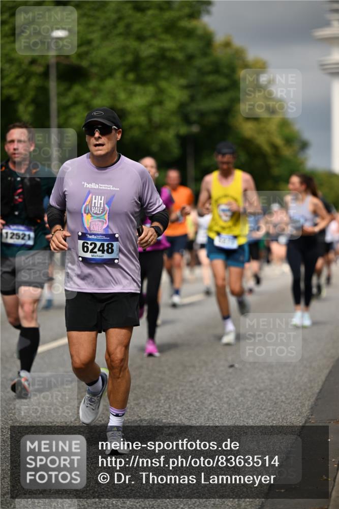 29.06.2025 - hella hamburg halbmarathon Dr. Thomas Lammeyer http://msf.ph/oto/8363514 29.06.2025 10:19:15 Kennedybrücke 1296, 1379, 1524, 1575, 1890, 2110, 3513, 3650, 4492, 4494, 4495, 5069, 5271, 5608, 5739, 5981, 5986, 6248, 6287, 6317, 6710, 7439, 7452, 7809, 7810, 8237, 8256, 8609, 9113, 9423, 9657, 9911, 9975, 9997, 10775, 10858 meine-sportfotos.de