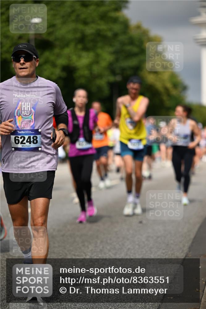 29.06.2025 - hella hamburg halbmarathon Dr. Thomas Lammeyer http://msf.ph/oto/8363551 29.06.2025 10:19:16 Kennedybrücke 1379, 1524, 1575, 1890, 2110, 2494, 3513, 3650, 4492, 4494, 4495, 5069, 5271, 5739, 5981, 5986, 6248, 6287, 6317, 6710, 7439, 7452, 7809, 7810, 8237, 8256, 8609, 9113, 9423, 9657, 9911, 9975, 9997, 10775, 10858, 10963 meine-sportfotos.de