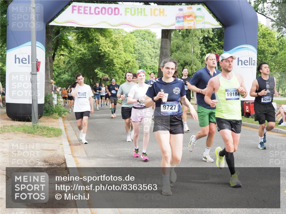 29.06.2025 - hella hamburg halbmarathon MichiJ http://msf.ph/oto/8363563 29.06.2025 10:43:30 Zwischen KM18-KM19 1972, 2083, 2250, 2741, 2982, 2996, 4152, 4594, 4813, 7037, 7547, 8968, 9246, 9727, 9903, 10093, 10133, 10408, 10665, 13064, 16121, 16434, 17828, 18117, 18208, 18867, 18899, 19184 meine-sportfotos.de