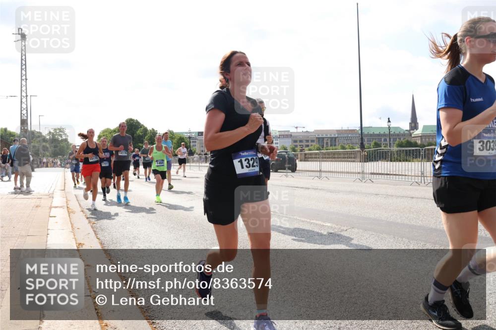 29.06.2025 - hella hamburg halbmarathon Lena Gebhardt http://msf.ph/oto/8363574 29.06.2025 10:01:47 Lombardsbrücke 14175, 17017, 14176, 1464, 1329, 3039, 1184, 1329, 1364, 1464, 1653, 1722, 1724, 1729, 1881, 1940, 2167, 2591, 2806, 2957, 3039, 3199, 3425, 3663, 4286, 4319, 4322, 4328, 4370, 4649, 4663, 5547, 5570, 5602, 5603, 5675, 5742, 6087, 6281, 6302, 6327, 6438, 6595, 6921, 6924, 7189, 7287, 8030, 8191, 8392, 8578, 8691, 8822, 8926, 9230, 9741, 10177, 10281, 10301, 10576, 10882, 10915, 11043, 11465, 14471, 14660, 14677, 16420 meine-sportfotos.de