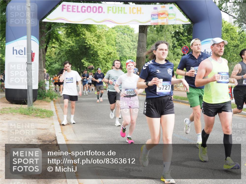 29.06.2025 - hella hamburg halbmarathon MichiJ http://msf.ph/oto/8363612 29.06.2025 10:43:30 Zwischen KM18-KM19 1972, 2083, 2250, 2741, 2982, 2996, 4152, 4594, 4813, 7037, 7547, 8968, 9246, 9727, 9903, 10093, 10133, 10408, 10665, 13064, 16121, 16434, 17828, 18117, 18208, 18867, 18899, 19184 meine-sportfotos.de