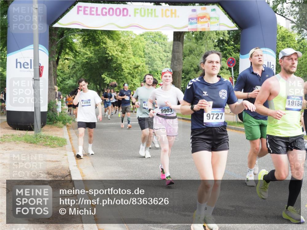 29.06.2025 - hella hamburg halbmarathon MichiJ http://msf.ph/oto/8363626 29.06.2025 10:43:30 Zwischen KM18-KM19 1972, 2083, 2250, 2741, 2982, 2996, 4152, 4594, 4813, 7037, 7547, 8968, 9246, 9727, 9903, 10093, 10133, 10408, 10665, 13064, 16121, 16434, 17828, 18117, 18208, 18867, 18899, 19184 meine-sportfotos.de