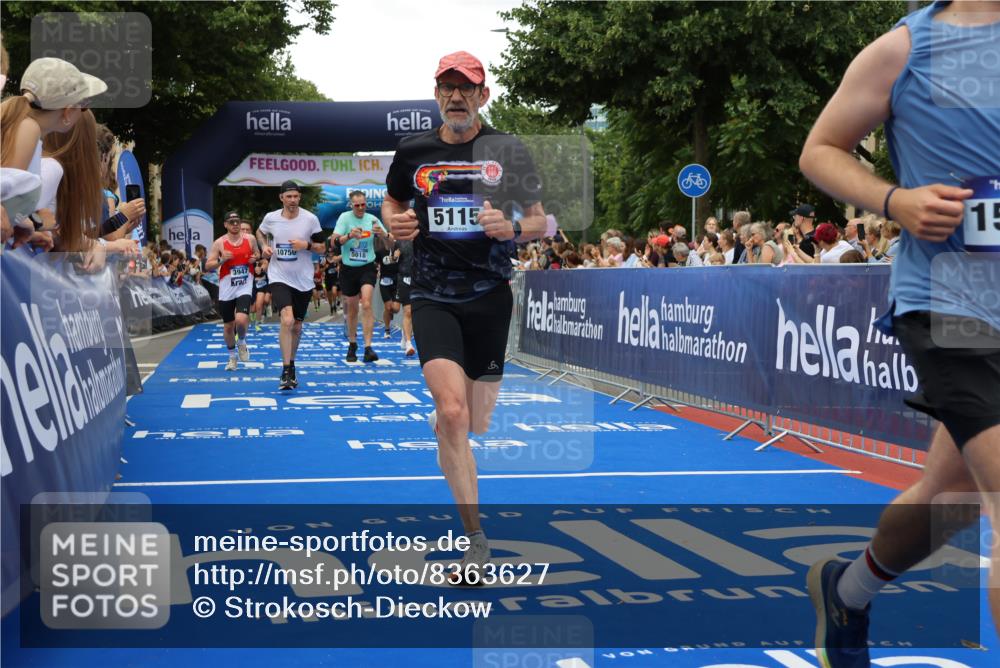 29.06.2025 - hella hamburg halbmarathon Strokosch-Dieckow http://msf.ph/oto/8363627 29.06.2025 10:50:47 Ziel 1466, 2234, 2788, 3654, 3947, 4839, 5018, 5115, 6712, 7052, 7134, 7952, 8205, 8657, 10750, 11356, 11551, 13701, 15395, 15426, 15643, 15720, 17129, 17908, 18182, 18229, 18370, 18820 meine-sportfotos.de
