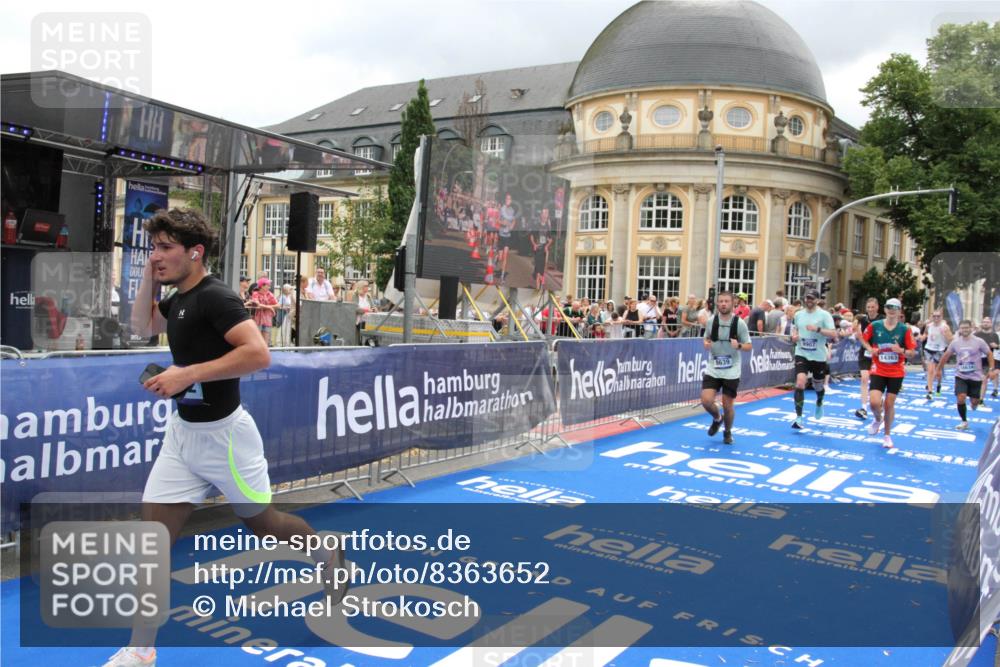 29.06.2025 - hella hamburg halbmarathon Michael Strokosch http://msf.ph/oto/8363652 29.06.2025 10:56:15 Ziel 1193, 4594, 4813, 5465, 5492, 5570, 8330, 8639, 9903, 9907, 10789, 12348, 12545, 14363, 15484, 16113, 16634, 17468, 17642, 19152 meine-sportfotos.de