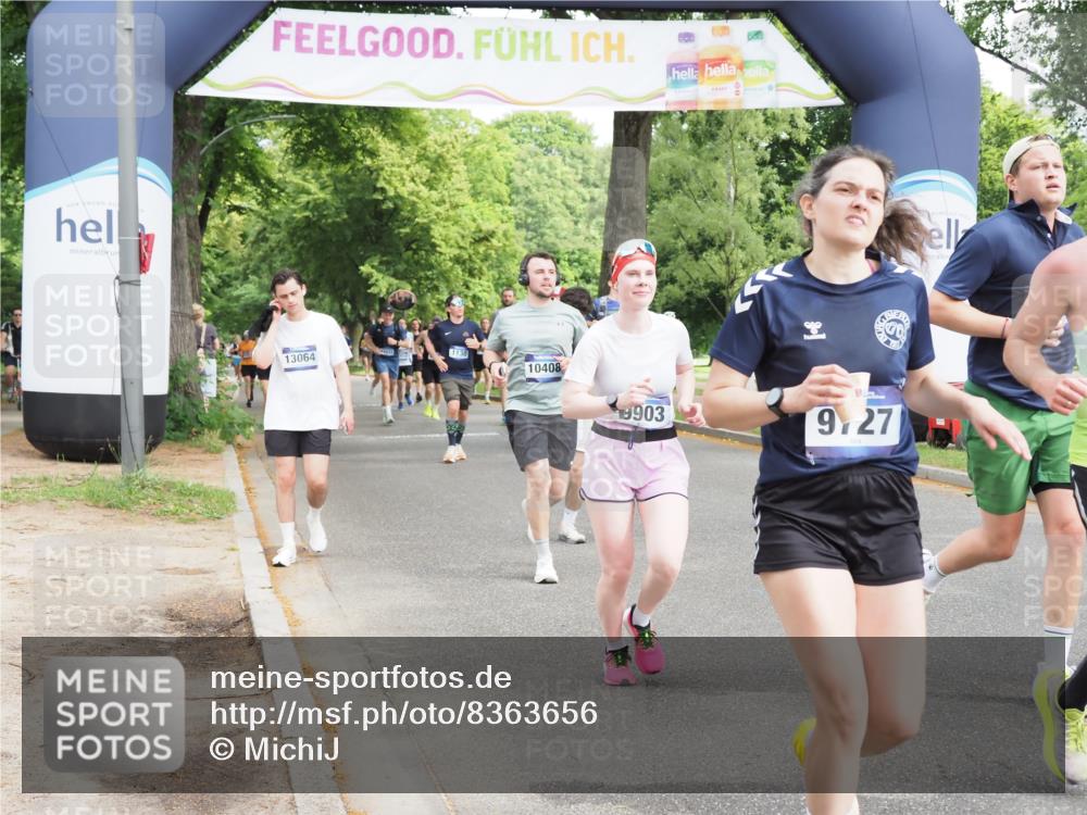 29.06.2025 - hella hamburg halbmarathon MichiJ http://msf.ph/oto/8363656 29.06.2025 10:43:30 Zwischen KM18-KM19 1972, 2083, 2250, 2741, 2982, 2996, 4152, 4594, 4813, 7037, 7547, 8968, 9246, 9727, 9903, 10093, 10133, 10408, 10665, 13064, 16121, 16434, 17828, 18117, 18208, 18867, 18899, 19184 meine-sportfotos.de
