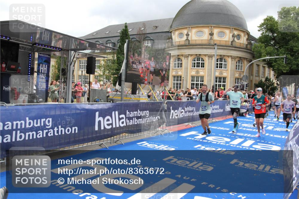 29.06.2025 - hella hamburg halbmarathon Michael Strokosch http://msf.ph/oto/8363672 29.06.2025 10:56:16 Ziel 1193, 4594, 4813, 5465, 5492, 8330, 8639, 9903, 9907, 10789, 12348, 14363, 15484, 16113, 16634, 17468, 19152 meine-sportfotos.de