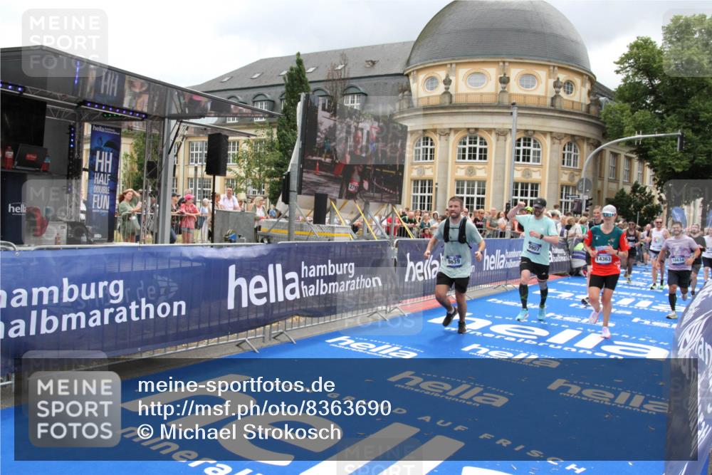 29.06.2025 - hella hamburg halbmarathon Michael Strokosch http://msf.ph/oto/8363690 29.06.2025 10:56:16 Ziel 1193, 4594, 4813, 5465, 5492, 8330, 8639, 9903, 9907, 10789, 12348, 14363, 15484, 16113, 16634, 17468, 19152 meine-sportfotos.de