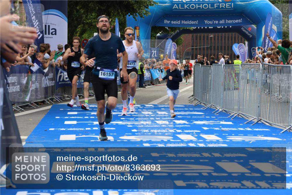 29.06.2025 - hella hamburg halbmarathon Strokosch-Dieckow http://msf.ph/oto/8363693 29.06.2025 10:29:05 Ziel 3043, 8473, 10171, 10351, 16157, 18874, 19194 meine-sportfotos.de