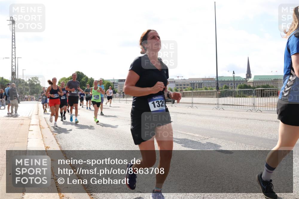 29.06.2025 - hella hamburg halbmarathon Lena Gebhardt http://msf.ph/oto/8363708 29.06.2025 10:01:47 Lombardsbrücke 14176, 4175, 17017, 1464, 1329, 1184, 1329, 1364, 1464, 1653, 1722, 1724, 1729, 1881, 1940, 2167, 2591, 2806, 2957, 3039, 3199, 3425, 3663, 4286, 4319, 4322, 4328, 4370, 4649, 4663, 5547, 5570, 5602, 5603, 5675, 5742, 6087, 6281, 6302, 6327, 6438, 6595, 6921, 6924, 7189, 7287, 8030, 8191, 8392, 8578, 8691, 8822, 8926, 9230, 9741, 10177, 10281, 10301, 10576, 10882, 10915, 11043, 11465, 14471, 14660, 14677, 16420 meine-sportfotos.de