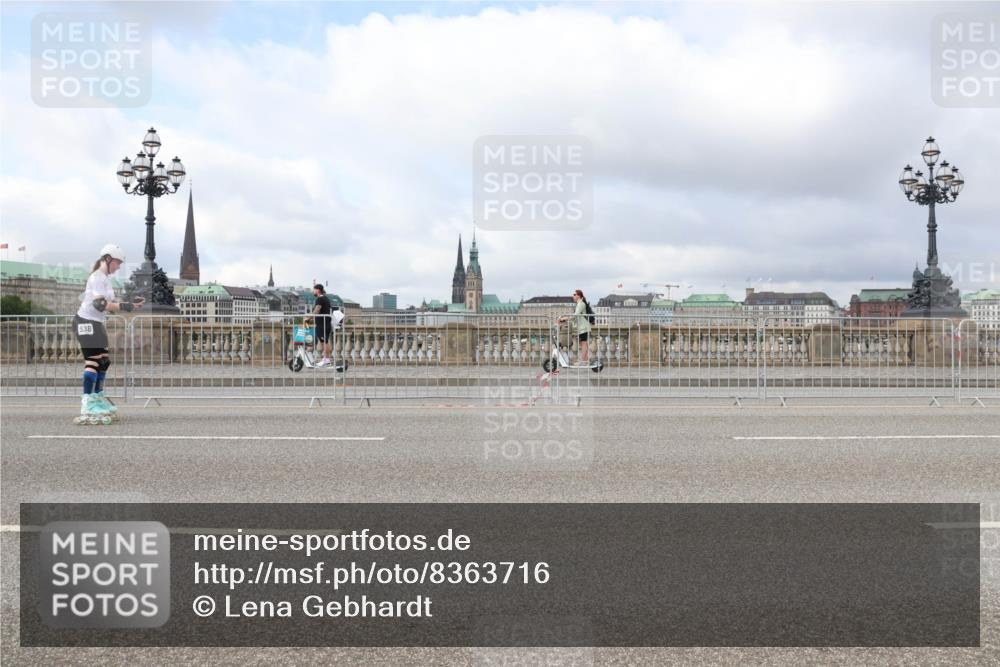 29.06.2025 - hella hamburg halbmarathon Lena Gebhardt http://msf.ph/oto/8363716 29.06.2025 09:10:49 Lombardsbrücke 538 meine-sportfotos.de