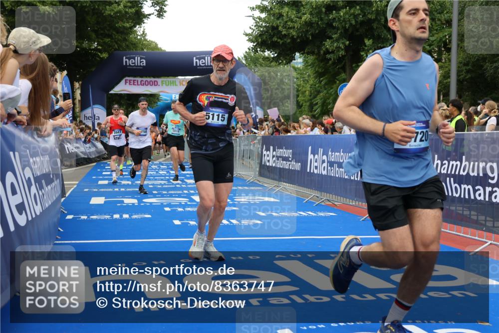29.06.2025 - hella hamburg halbmarathon Strokosch-Dieckow http://msf.ph/oto/8363747 29.06.2025 10:50:47 Ziel 1466, 2234, 2788, 3654, 3947, 4839, 5018, 5115, 6712, 7052, 7134, 7952, 8205, 8657, 10750, 11356, 11551, 13701, 15395, 15426, 15643, 15720, 17129, 17908, 18182, 18229, 18370, 18820 meine-sportfotos.de
