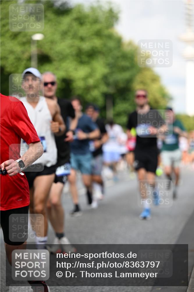 29.06.2025 - hella hamburg halbmarathon Dr. Thomas Lammeyer http://msf.ph/oto/8363797 29.06.2025 09:56:53 Kennedybrücke 1012, 1163, 1176, 1391, 1558, 1735, 1759, 2048, 2189, 2213, 2234, 2365, 2402, 2590, 2623, 2788, 2970, 3021, 3146, 3304, 3907, 3917, 4091, 4277, 4310, 4553, 4933, 4997, 5022, 5623, 5624, 5682, 5692, 6081, 6203, 6375, 6460, 6712, 7093, 7147, 7204, 7322, 7450, 7765, 8063, 8145, 8694, 8704, 8722, 8819, 9213, 9232, 9303, 9305, 9374, 9534, 9538, 9544, 9585, 9794, 10208, 10246, 10313, 10969, 11094, 11153, 11291 meine-sportfotos.de