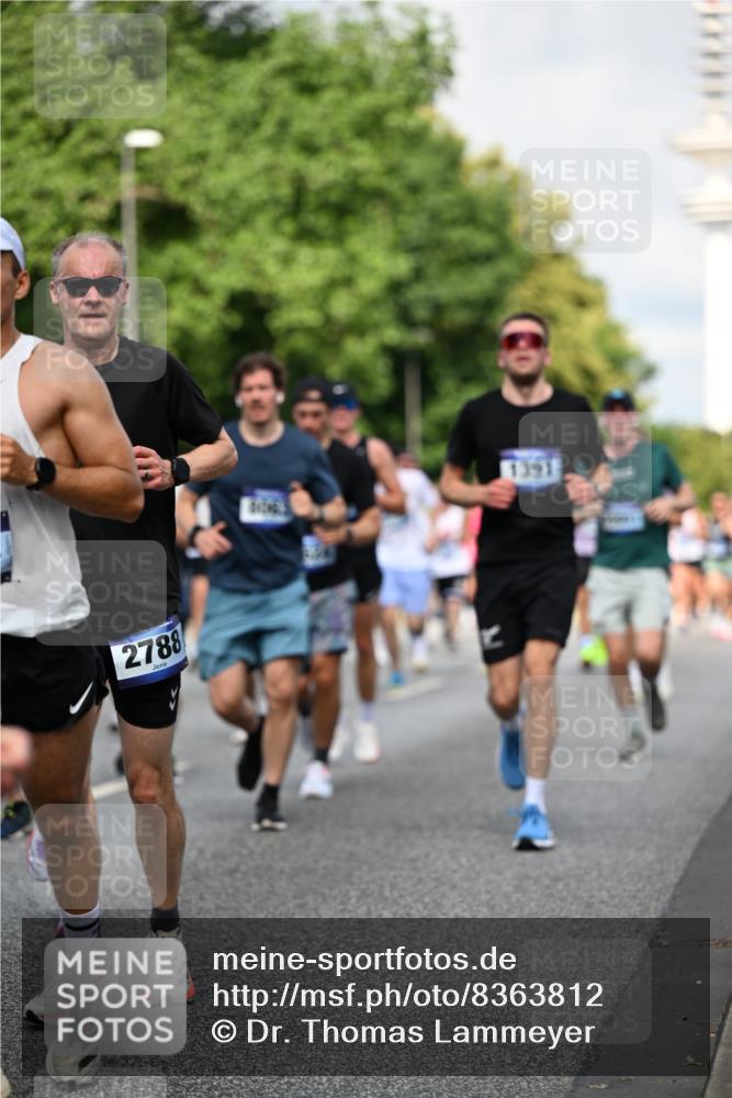 29.06.2025 - hella hamburg halbmarathon Dr. Thomas Lammeyer http://msf.ph/oto/8363812 29.06.2025 09:56:53 Kennedybrücke 1012, 1163, 1176, 1391, 1558, 1735, 1759, 2048, 2189, 2213, 2234, 2365, 2402, 2590, 2623, 2788, 2970, 3021, 3146, 3304, 3907, 3917, 4091, 4277, 4310, 4553, 4933, 4997, 5022, 5623, 5624, 5682, 5692, 6081, 6203, 6375, 6460, 6712, 7093, 7147, 7204, 7322, 7450, 7765, 8063, 8145, 8694, 8704, 8722, 8819, 9213, 9232, 9303, 9305, 9374, 9534, 9538, 9544, 9585, 9794, 10208, 10246, 10313, 10969, 11094, 11153, 11291 meine-sportfotos.de
