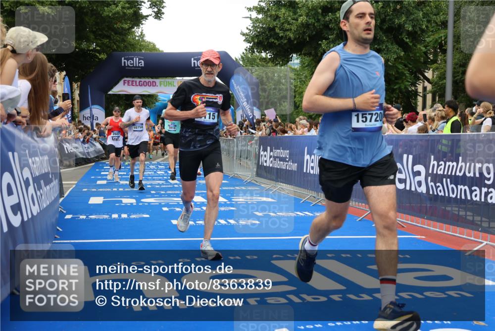 29.06.2025 - hella hamburg halbmarathon Strokosch-Dieckow http://msf.ph/oto/8363839 29.06.2025 10:50:47 Ziel 1466, 2234, 2788, 3654, 3947, 4839, 5018, 5115, 6712, 7052, 7134, 7952, 8205, 8657, 10750, 11356, 11551, 13701, 15395, 15426, 15643, 15720, 17129, 17908, 18182, 18229, 18370, 18820 meine-sportfotos.de