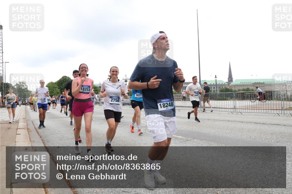 29.06.2025 - hella hamburg halbmarathon Lena Gebhardt http://msf.ph/oto/8363865 29.06.2025 10:48:30 Lombardsbrücke 6143, 18253, 2756, 2627, 18248, 1696, 1142, 1157, 1167, 1174, 1175, 1584, 1645, 1701, 2037, 2195, 2418, 2437, 2438, 2475, 2627, 2650, 2716, 2756, 2909, 2958, 3224, 3320, 3468, 3504, 3661, 3679, 3933, 4327, 4588, 5010, 5585, 5781, 5952, 6143, 7203, 7393, 7394, 7532, 7947, 7948, 8461, 8521, 8719, 8760, 8948, 9775, 9787, 9921, 10059, 10145, 10204, 10366, 10654, 10656, 10794, 11364, 11365, 11548, 11742, 11781, 13814, 13845, 15715, 16498, 16499, 16701 meine-sportfotos.de