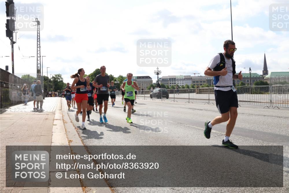 29.06.2025 - hella hamburg halbmarathon Lena Gebhardt http://msf.ph/oto/8363920 29.06.2025 10:01:47 Lombardsbrücke 14175, 7017, 14176, 1464, 1184, 1329, 1364, 1464, 1653, 1722, 1724, 1729, 1881, 1940, 2167, 2591, 2806, 2957, 3039, 3199, 3425, 3663, 4286, 4319, 4322, 4328, 4370, 4649, 4663, 5547, 5570, 5602, 5603, 5675, 5742, 6087, 6281, 6302, 6327, 6438, 6595, 6921, 6924, 7189, 7287, 8030, 8191, 8392, 8578, 8691, 8822, 8926, 9230, 9741, 10177, 10281, 10301, 10576, 10882, 10915, 11043, 11465, 14471, 14660, 14677, 16420 meine-sportfotos.de