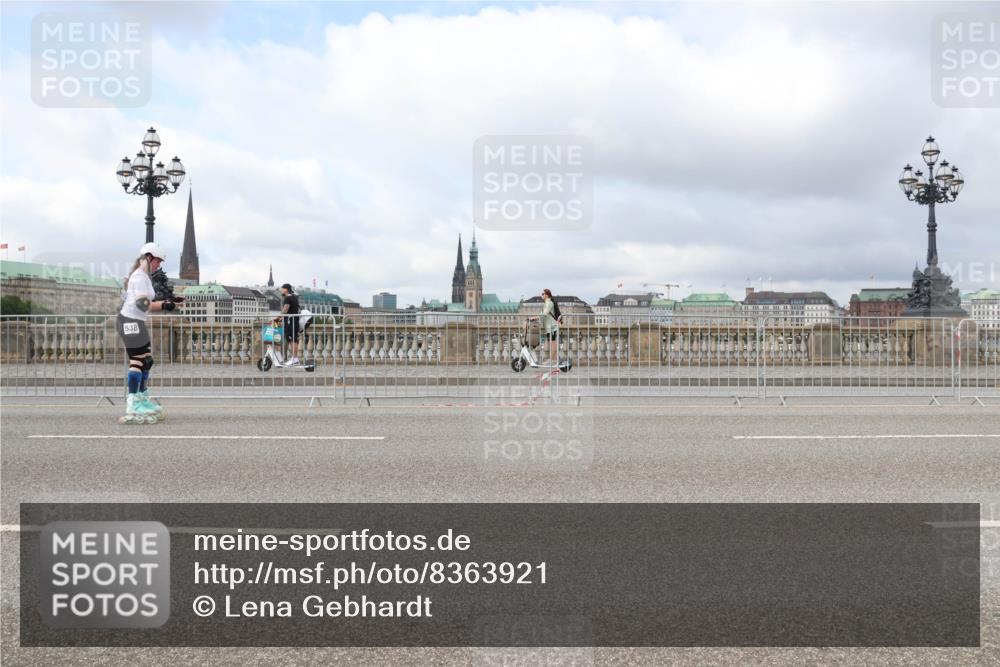 29.06.2025 - hella hamburg halbmarathon Lena Gebhardt http://msf.ph/oto/8363921 29.06.2025 09:10:49 Lombardsbrücke 538 meine-sportfotos.de
