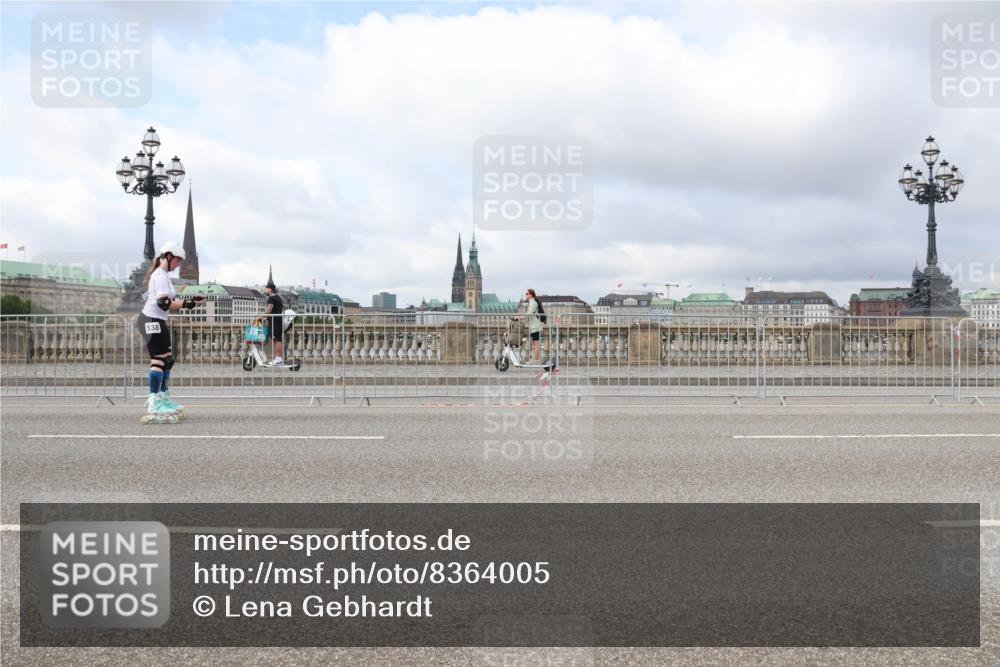 29.06.2025 - hella hamburg halbmarathon Lena Gebhardt http://msf.ph/oto/8364005 29.06.2025 09:10:49 Lombardsbrücke 538 meine-sportfotos.de
