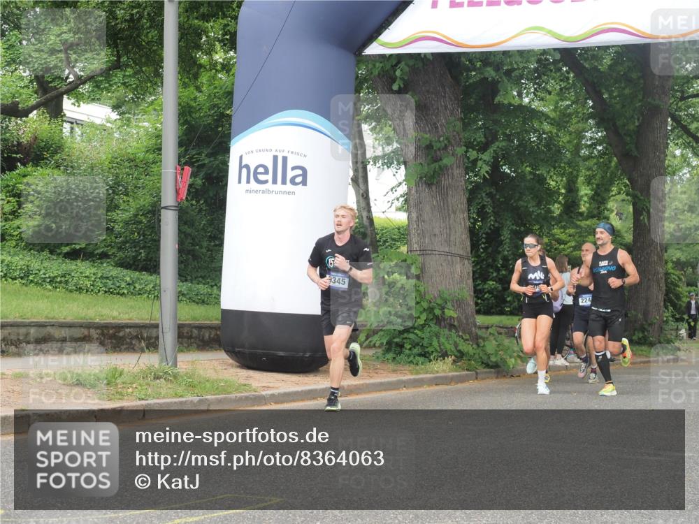 29.06.2025 - hella hamburg halbmarathon KatJ http://msf.ph/oto/8364063 29.06.2025 10:22:50 Zwischen KM18-KM19 4246 meine-sportfotos.de