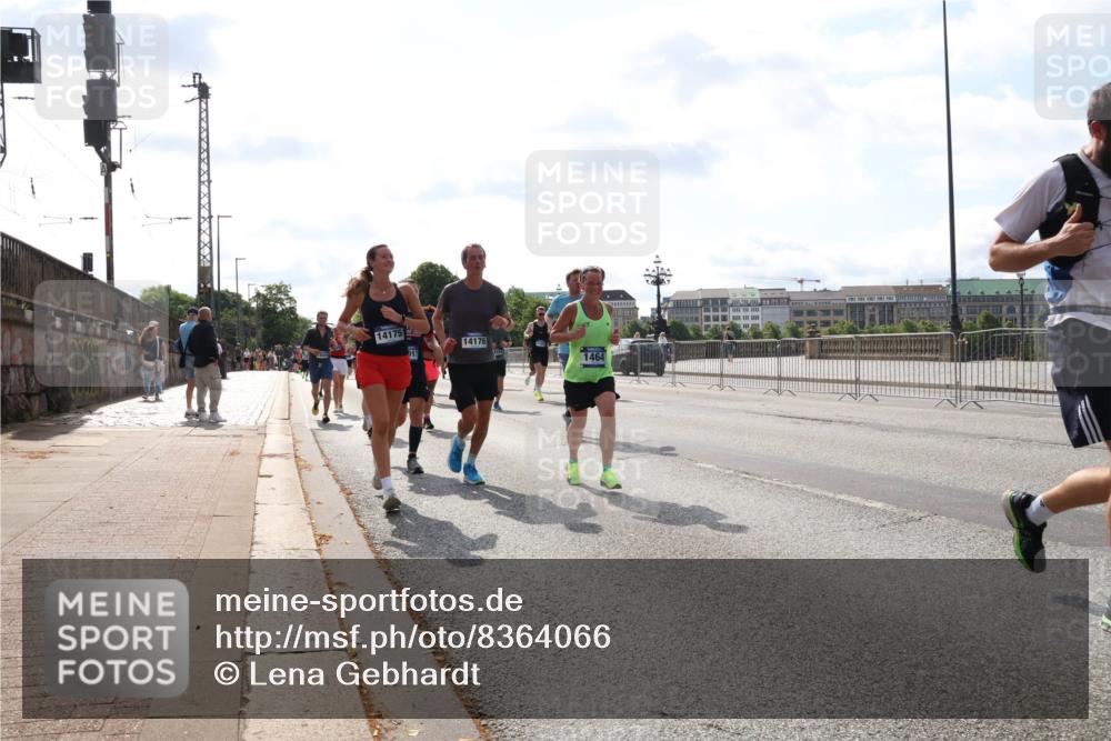 29.06.2025 - hella hamburg halbmarathon Lena Gebhardt http://msf.ph/oto/8364066 29.06.2025 10:01:48 Lombardsbrücke 14175, 14176, 1464, 1184, 1329, 1364, 1464, 1653, 1722, 1724, 1729, 1881, 1940, 2167, 2591, 2806, 2957, 3039, 3199, 3425, 3663, 4286, 4319, 4322, 4328, 4649, 4663, 5547, 5570, 5602, 5603, 5675, 5742, 6087, 6281, 6302, 6327, 6438, 6595, 6921, 6924, 7189, 7287, 8030, 8191, 8392, 8578, 8691, 8822, 8926, 9230, 9741, 10177, 10281, 10301, 10576, 10882, 10915, 11043, 14471, 14660, 14677, 16420 meine-sportfotos.de