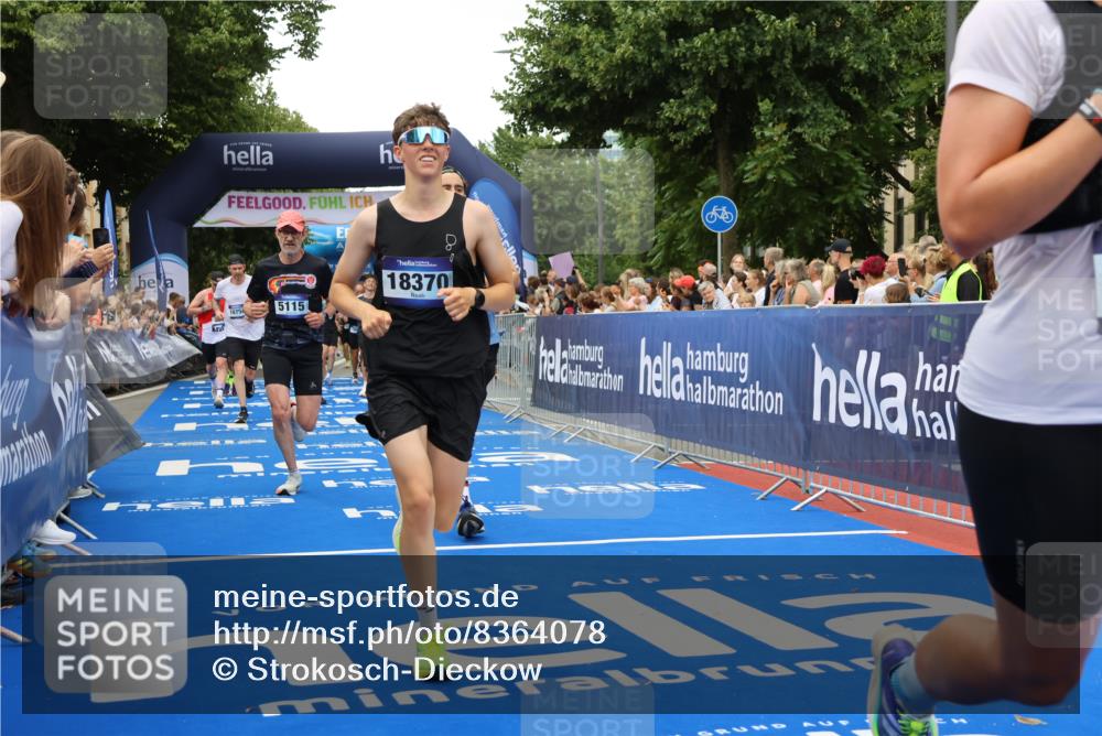 29.06.2025 - hella hamburg halbmarathon Strokosch-Dieckow http://msf.ph/oto/8364078 29.06.2025 10:50:46 Ziel 1466, 2234, 2788, 3654, 3947, 4839, 5018, 5115, 6712, 7052, 7134, 7952, 8205, 8657, 10750, 11356, 13701, 15395, 15426, 15643, 15720, 17129, 17908, 18182, 18229, 18370, 18820 meine-sportfotos.de