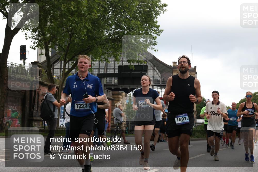 29.06.2025 - hella hamburg halbmarathon Yannick Fuchs http://msf.ph/oto/8364159 29.06.2025 10:53:19 20KM 2006, 2348, 2584, 2677, 2957, 2978, 3114, 3181, 3279, 3425, 3983, 4088, 4592, 4796, 5347, 5885, 6087, 6202, 6220, 6438, 6997, 7031, 7223, 7287, 8290, 10036, 10587, 10759, 10896, 10943, 11935, 11938, 12206, 12261, 12564, 12633, 12736, 12862, 13583, 13761, 14567, 14732, 14902, 14928, 14965, 15232, 15240, 15284, 15824, 16160, 16341, 16910, 16980, 17017, 17176, 17503, 17630, 18153, 18266, 18327, 18467, 18485, 18716, 19015, 19160 meine-sportfotos.de
