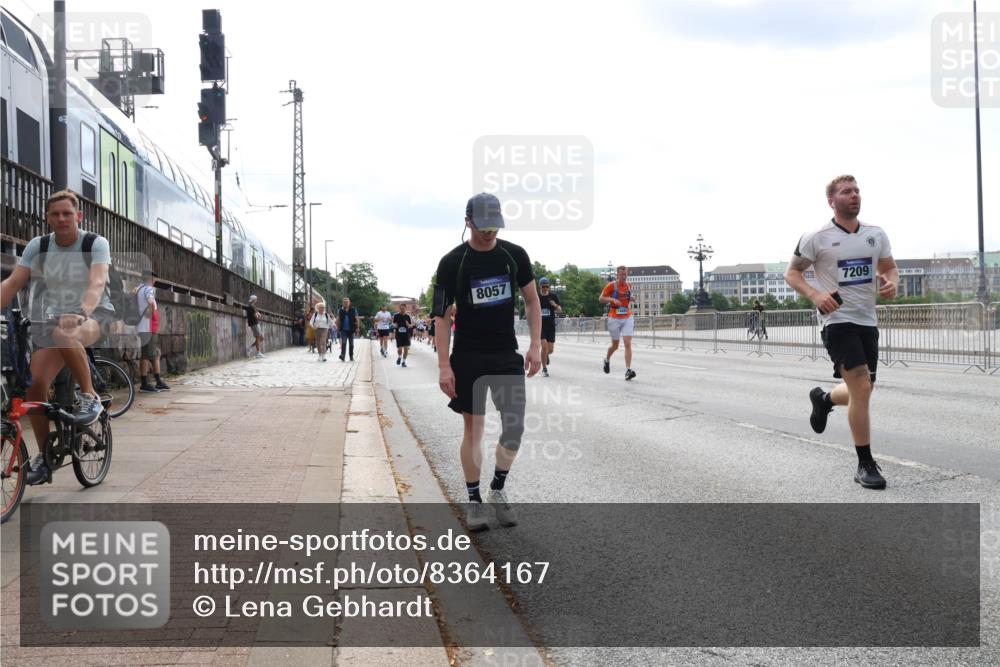 29.06.2025 - hella hamburg halbmarathon Lena Gebhardt http://msf.ph/oto/8364167 29.06.2025 10:14:22 Lombardsbrücke 8057, 7209, 1194, 1406, 1728, 1890, 2494, 2990, 3020, 3154, 3756, 3834, 3939, 4032, 4962, 5670, 6028, 6083, 6089, 6287, 6366, 6710, 7209, 7442, 7802, 7840, 7991, 8001, 8057, 8147, 8409, 8892, 9845, 9886, 10224, 10442, 10443, 10610, 11987, 12467, 12938, 13237, 13285, 13788, 14488, 15482, 15840, 16126, 17439, 17985, 18041, 18236, 18239 meine-sportfotos.de