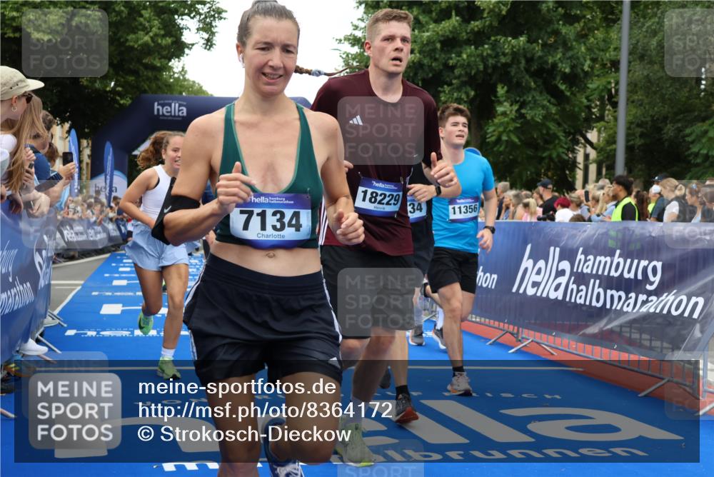 29.06.2025 - hella hamburg halbmarathon Strokosch-Dieckow http://msf.ph/oto/8364172 29.06.2025 10:50:43 Ziel 1399, 2234, 2788, 3947, 4346, 4839, 5018, 5115, 6662, 6712, 7134, 7583, 7786, 7952, 8657, 9057, 10750, 11356, 13701, 13808, 13875, 15426, 15519, 15720, 16291, 17129, 17908, 18182, 18229, 18370, 18413, 18820 meine-sportfotos.de