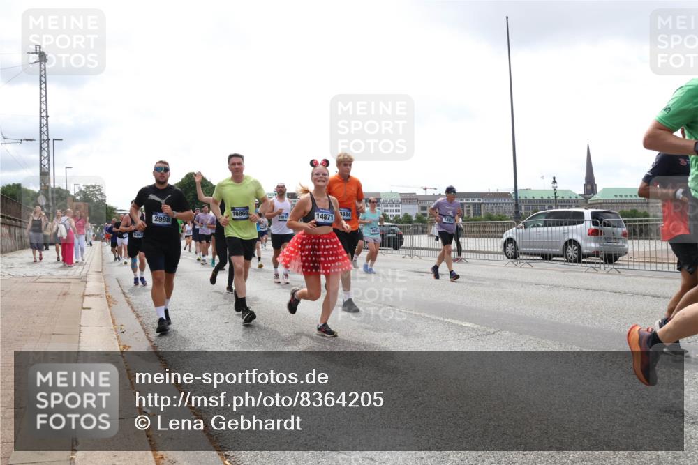 29.06.2025 - hella hamburg halbmarathon Lena Gebhardt http://msf.ph/oto/8364205 29.06.2025 10:39:23 Lombardsbrücke 109, 14871, 1760, 1856, 1883, 2092, 2524, 2534, 2571, 2574, 2578, 2843, 2893, 2998, 3275, 3307, 3353, 3727, 3745, 4410, 4523, 4603, 4609, 4659, 4855, 4882, 5045, 5701, 6062, 6112, 6321, 6342, 6343, 6427, 6428, 6611, 6719, 6726, 6748, 7053, 7199, 7341, 7501, 7506, 7524, 7589, 7684, 7815, 8203, 8243, 8457, 8783, 8995, 9393, 9420, 9446, 9569, 9698, 9747, 9777, 9974, 9977, 10001, 10072, 10315, 10512, 10516, 13060 meine-sportfotos.de