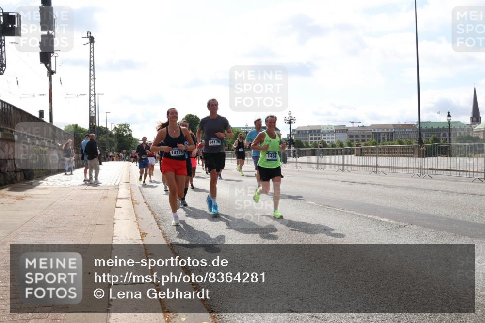 29.06.2025 - hella hamburg halbmarathon Lena Gebhardt http://msf.ph/oto/8364281 29.06.2025 10:01:48 Lombardsbrücke 14175, 14176, 1464, 1184, 1329, 1364, 1464, 1653, 1722, 1724, 1729, 1881, 1940, 2167, 2591, 2806, 2957, 3039, 3199, 3425, 3663, 4286, 4319, 4322, 4328, 4649, 4663, 5547, 5570, 5602, 5603, 5675, 5742, 6087, 6281, 6302, 6327, 6438, 6595, 6921, 6924, 7189, 7287, 8030, 8191, 8392, 8578, 8691, 8822, 8926, 9230, 9741, 10177, 10281, 10301, 10576, 10882, 10915, 11043, 14471, 14660, 14677, 16420 meine-sportfotos.de