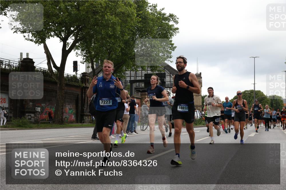 29.06.2025 - hella hamburg halbmarathon Yannick Fuchs http://msf.ph/oto/8364326 29.06.2025 10:53:20 20KM 2006, 2348, 2584, 2677, 2957, 2978, 3114, 3181, 3279, 3425, 3983, 4088, 4592, 4796, 5347, 5885, 6087, 6202, 6220, 6438, 7031, 7223, 7287, 8290, 10036, 10587, 10759, 10896, 10943, 11935, 11938, 12206, 12261, 12564, 12633, 12736, 12862, 13583, 13761, 14567, 14732, 14902, 14928, 14965, 15232, 15240, 15284, 16227, 16341, 16910, 16980, 17017, 17176, 17304, 17503, 17630, 18153, 18327, 18467, 18485, 18716, 19015, 19160 meine-sportfotos.de
