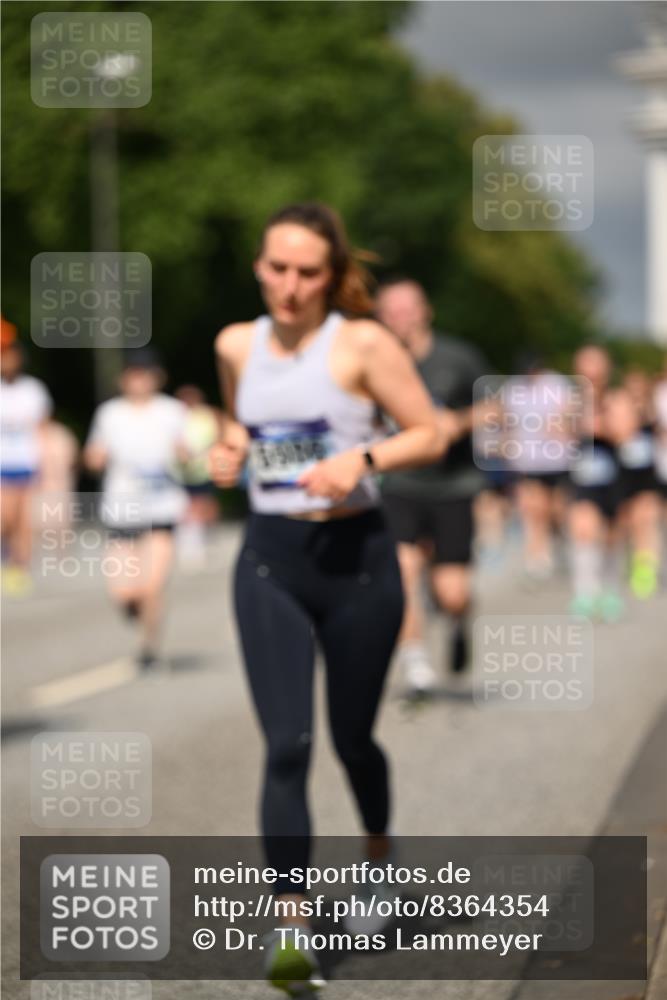 29.06.2025 - hella hamburg halbmarathon Dr. Thomas Lammeyer http://msf.ph/oto/8364354 29.06.2025 10:19:20 Kennedybrücke 1524, 1890, 2110, 2494, 3417, 3513, 3650, 4007, 4466, 4492, 4494, 5069, 5271, 5739, 5981, 5986, 6248, 6287, 6376, 7439, 7452, 7809, 7810, 8237, 8609, 9113, 9423, 9657, 9847, 9911, 9975, 9997, 10775, 10858, 10963 meine-sportfotos.de